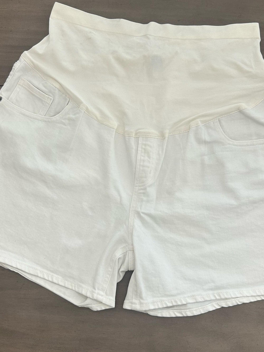 NWT Old Navy Maternity Plus-Size Women's White Jean Shorts Size 20